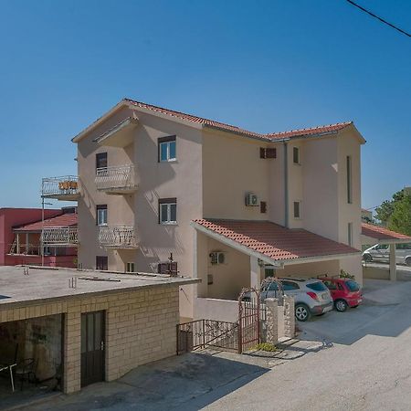 Apartments Ksenia Локва-Рогозница Экстерьер фото