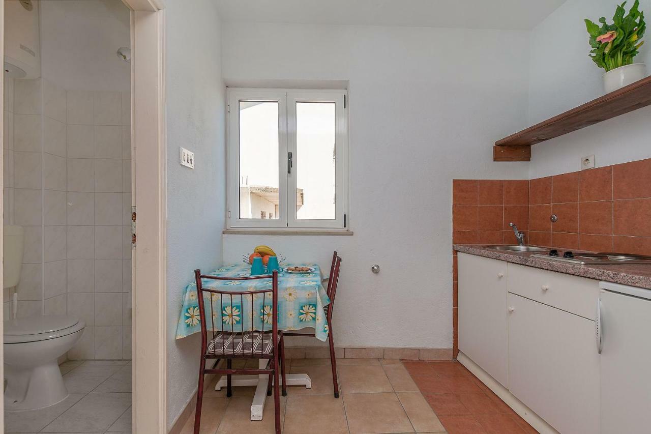 Apartments Ksenia Локва-Рогозница Экстерьер фото