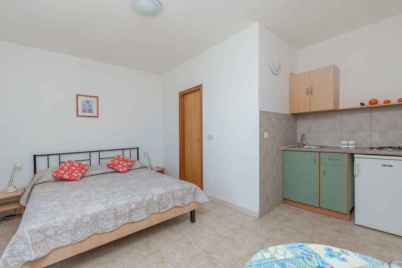 Apartments Ksenia Локва-Рогозница Экстерьер фото